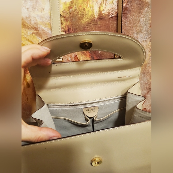 Celine Paris elegant leather bag with long strap and Celine charm - Picture 5 of 6